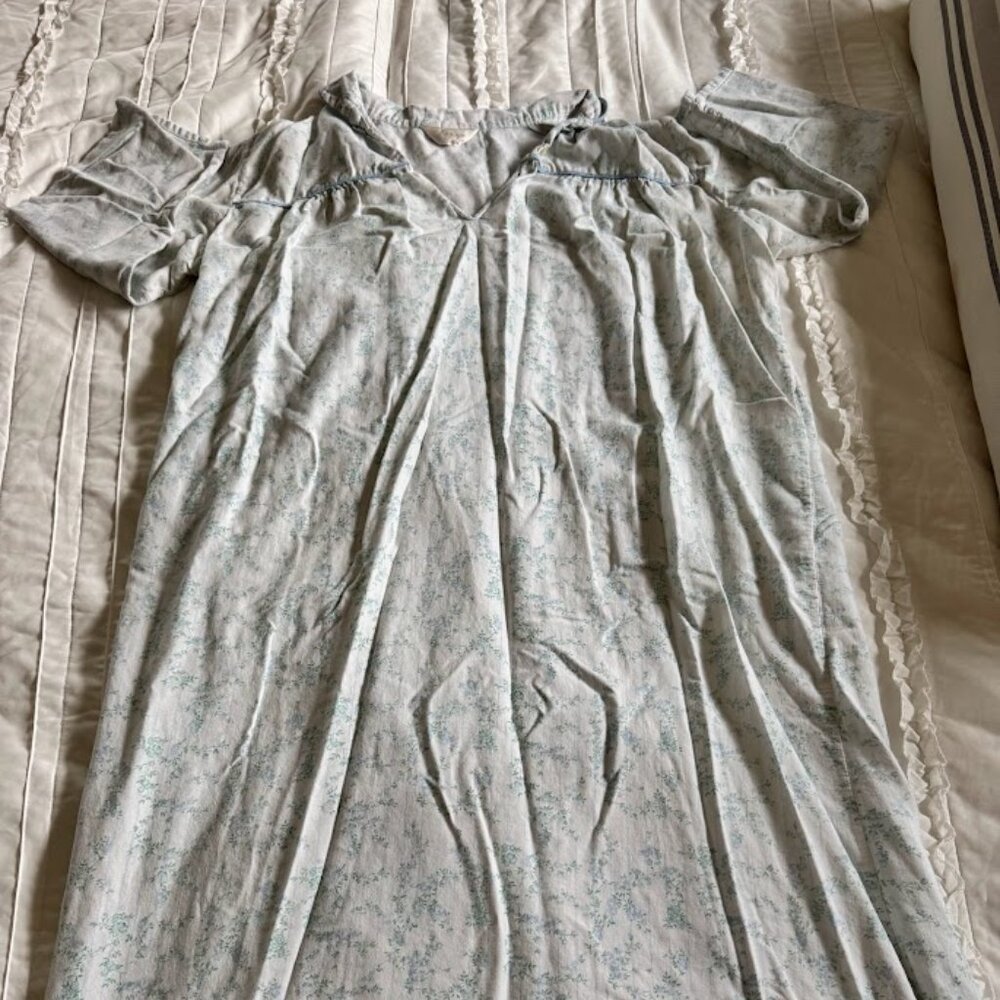Vintage Carriage Court Long Nightgown Blue Floral Size Large Granny